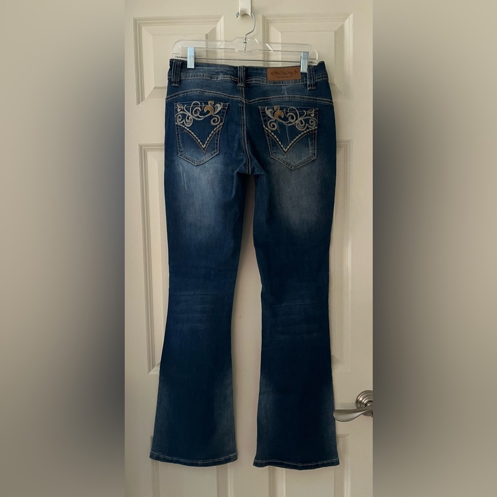 Suzanne Betro flare jeans blue jeans distressed embellished pockets size 8